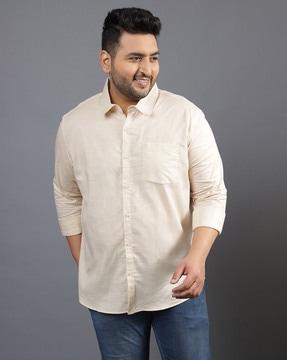 spread-collar shirt with patch pocket