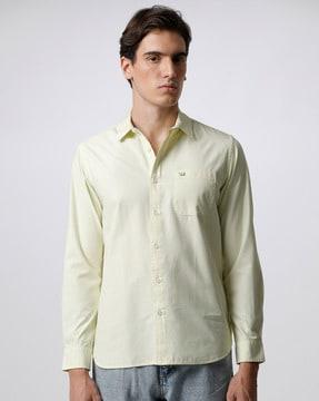 spread-collar shirt with patch pocket