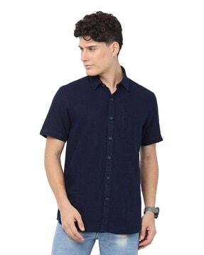 spread-collar shirt with patch pocket