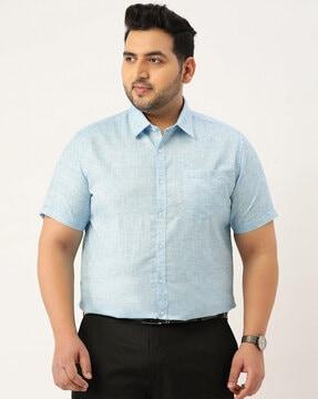 spread-collar shirt with patch pocket