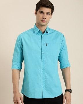 spread-collar shirt with patch pocket