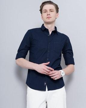 spread-collar shirt with patch pocket