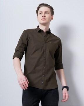 spread-collar shirt with patch pocket