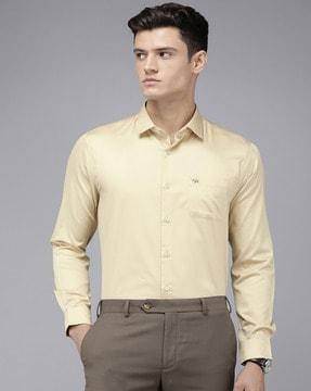 spread collar shirt with patch pocket