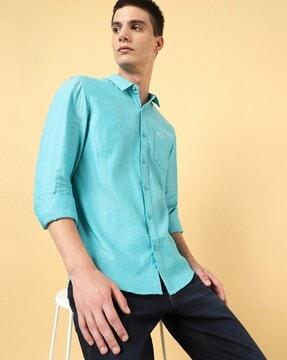 spread-collar shirt with patch pocket