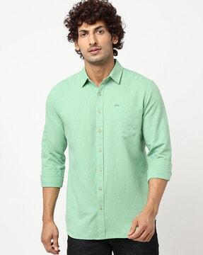 spread-collar shirt with patch pocket