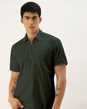 spread-collar shirt with patch pocket