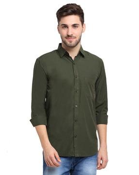 spread-collar shirt with patch pocket