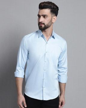 spread-collar shirt with patch pocket