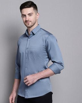 spread-collar shirt with patch pocket