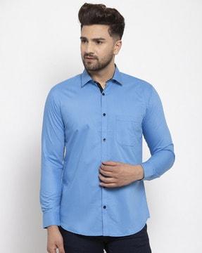 spread-collar shirt with patch pocket