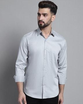 spread-collar shirt with patch pocket