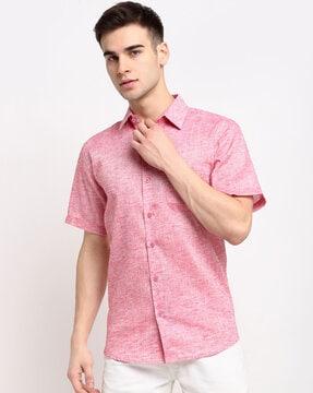 spread-collar shirt with patch pocket