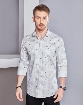 spread collar shirt with patch pocket