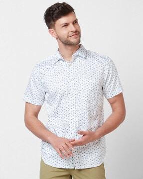 spread collar shirt with patch pocket