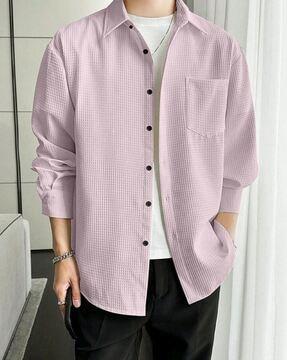 spread-collar shirt with patch pocket