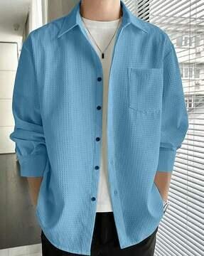 spread-collar shirt with patch pocket