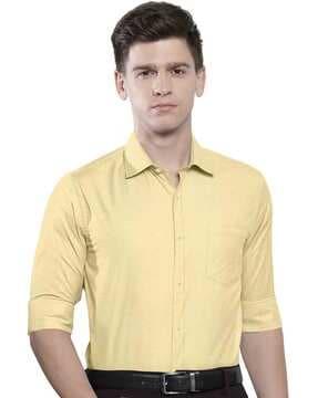 spread collar shirt with patch pocket