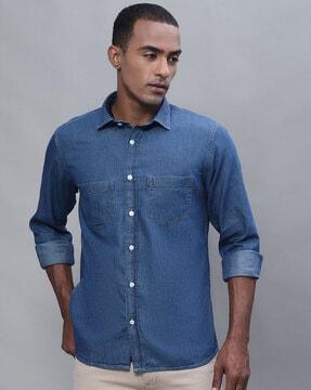 spread-collar shirt with patch pockets