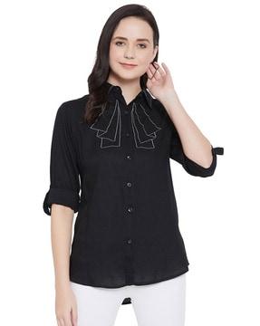 spread-collar shirt with placement embroidery