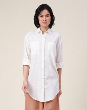 spread-collar shirt with roll-up sleeves