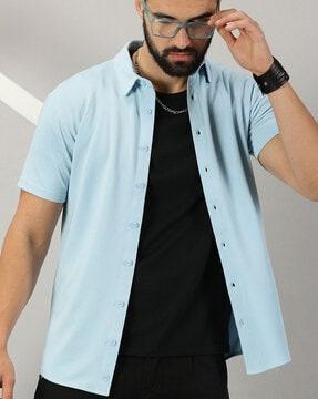 spread-collar shirt with short sleeves
