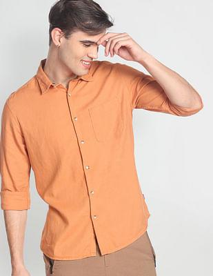 spread collar solid slim fit casual shirt