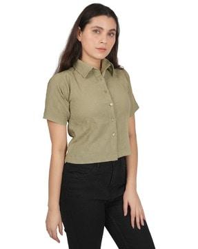 spread collar top with short sleeves