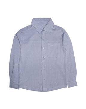 spread collar with patch pocket