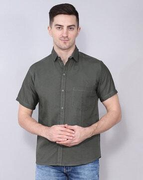 spread collared shirt with patch pocket