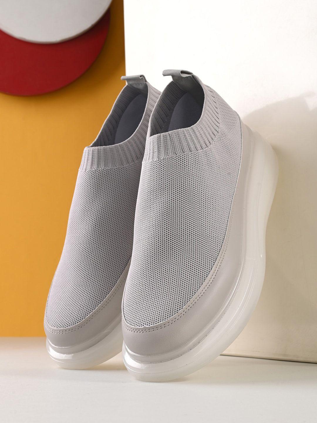 spykar men woven design knitted sweat absorbtion contrast sole slip-on sneakers