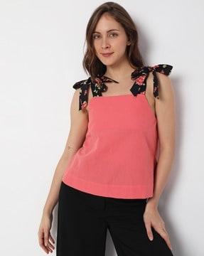 square-neck top with tie-up