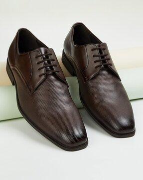 square-toe lace-up debry shoes