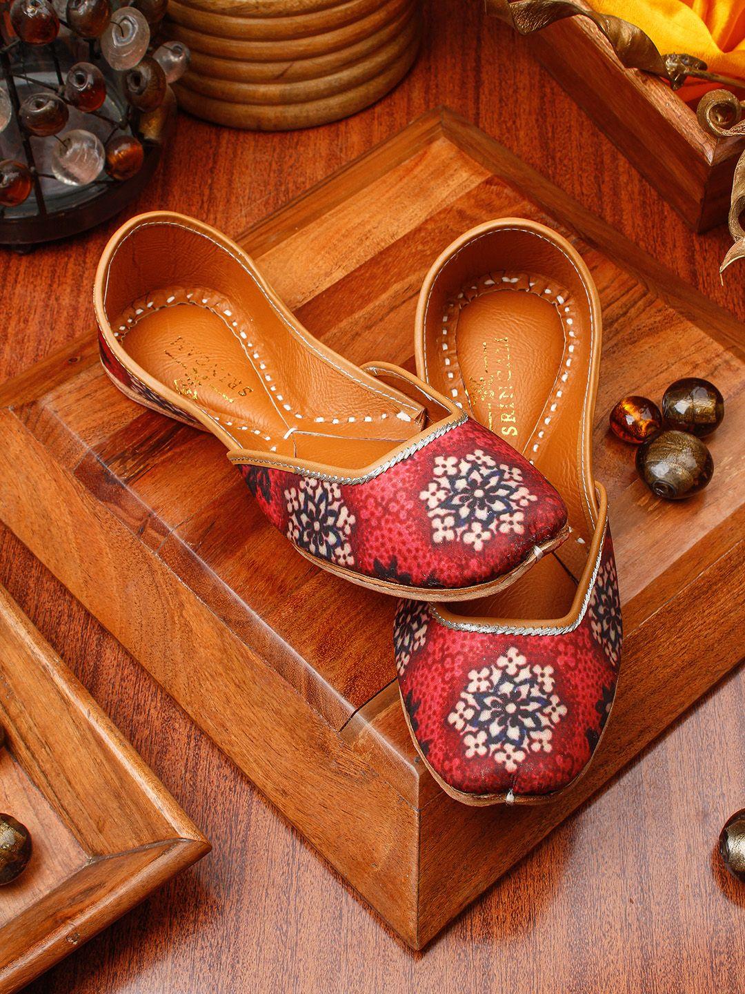 sringam women red printed handcrafted leather mojaris