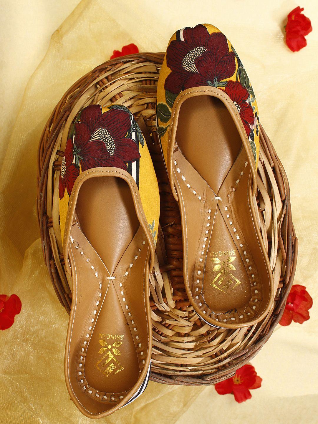 sringam women yellow ethnic printed mojaris