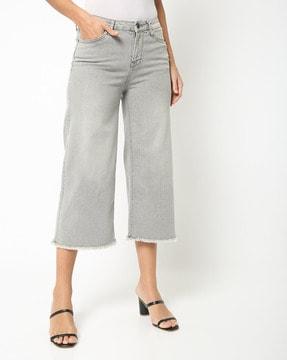 stone-washed-wide-jeans-with-frayed-hems