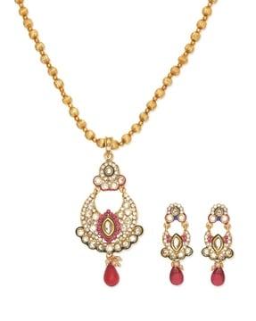 stone-studded necklace with earrings & mangtika