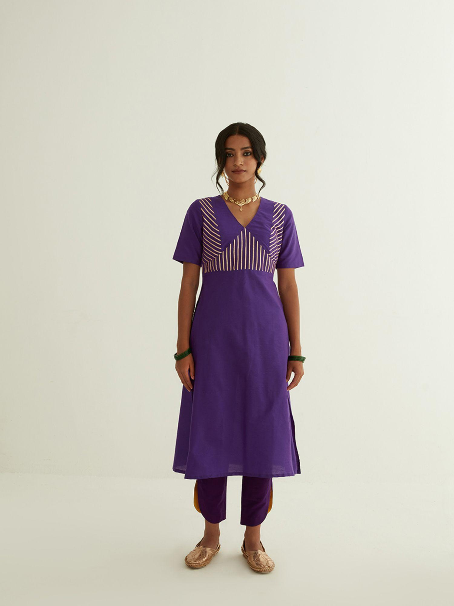 straight banarasi kurta with gota patti details on front