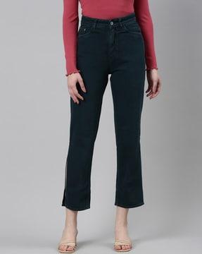 straight fit jeans with 5-pocket styling