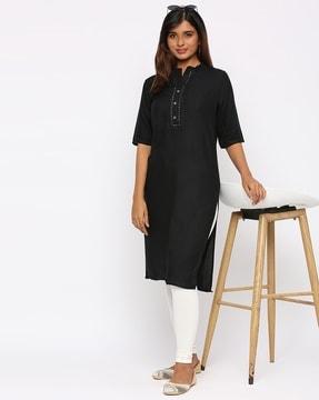 straight kurta with embroidery