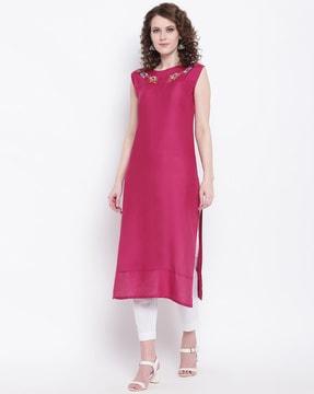 straight kurta with floral embroidery
