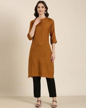 straight kurta with mandarin collar