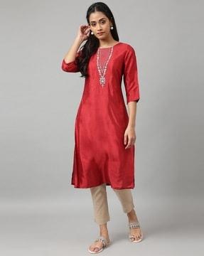 straight kurta with placement emboirdery