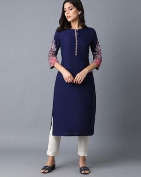 straight kurta with printed sleeves