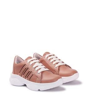 striped round-toe lace-up shoes