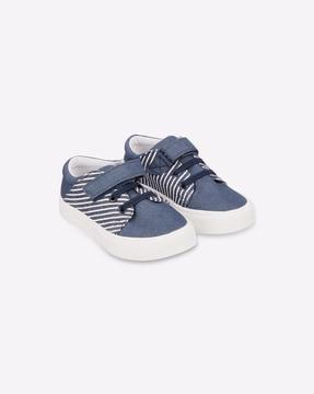 striped denim low-top sneakers with velcro fastening