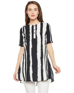 striped round-neck tunic with high-low hemline