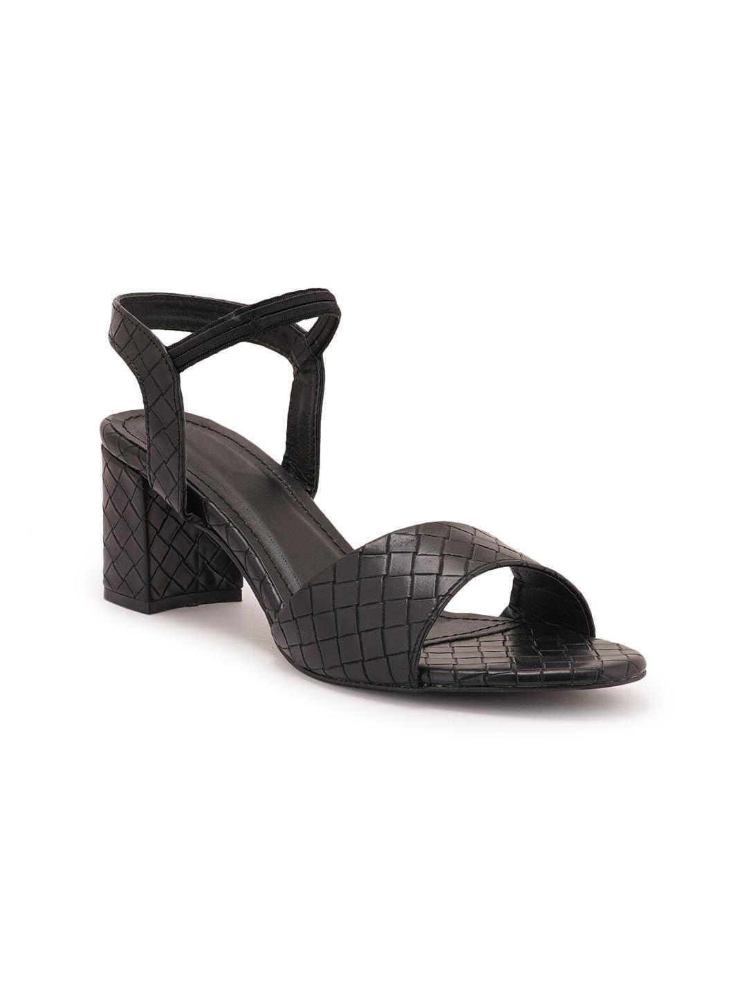 style shoes black textured block sandals