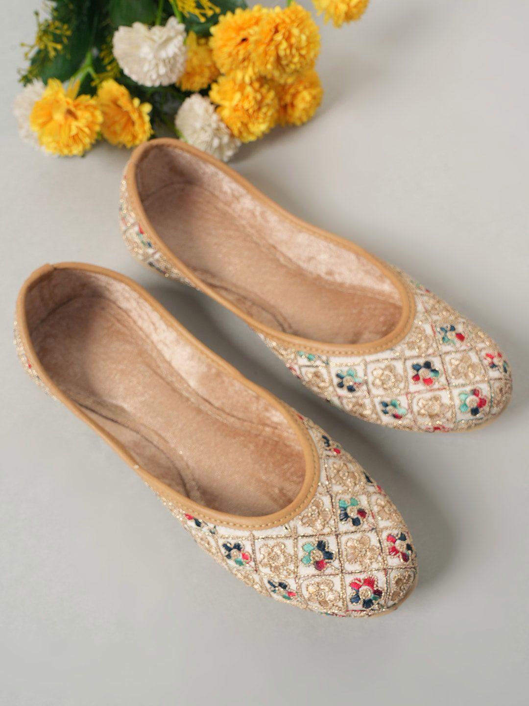 style shoes embroidered ethnic mojaris