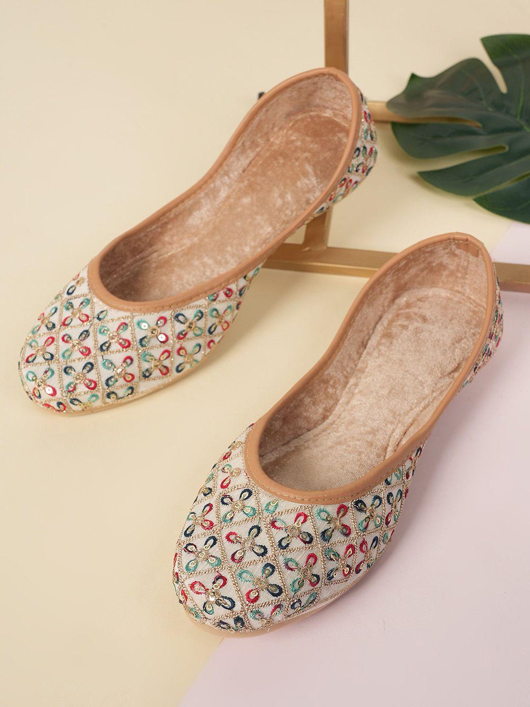 style shoes ethnic embellished mojaris